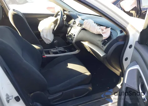 2015 Nissan Altima 2.5/2.5 S/2.5 Sl/2.5 Sv z USA, uszkodzony, nr VIN 1N4AL3AP0FC231759